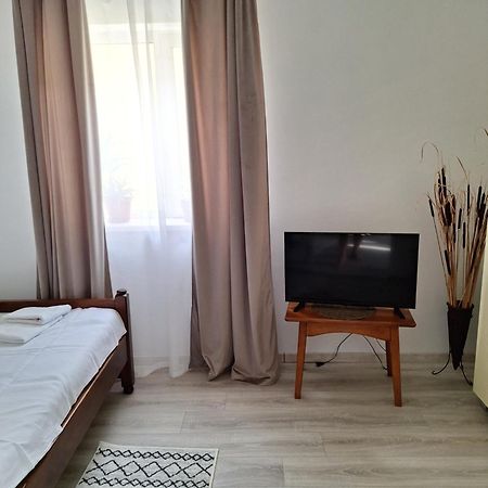 Miha'S Apartament Sulina Ngoại thất bức ảnh
