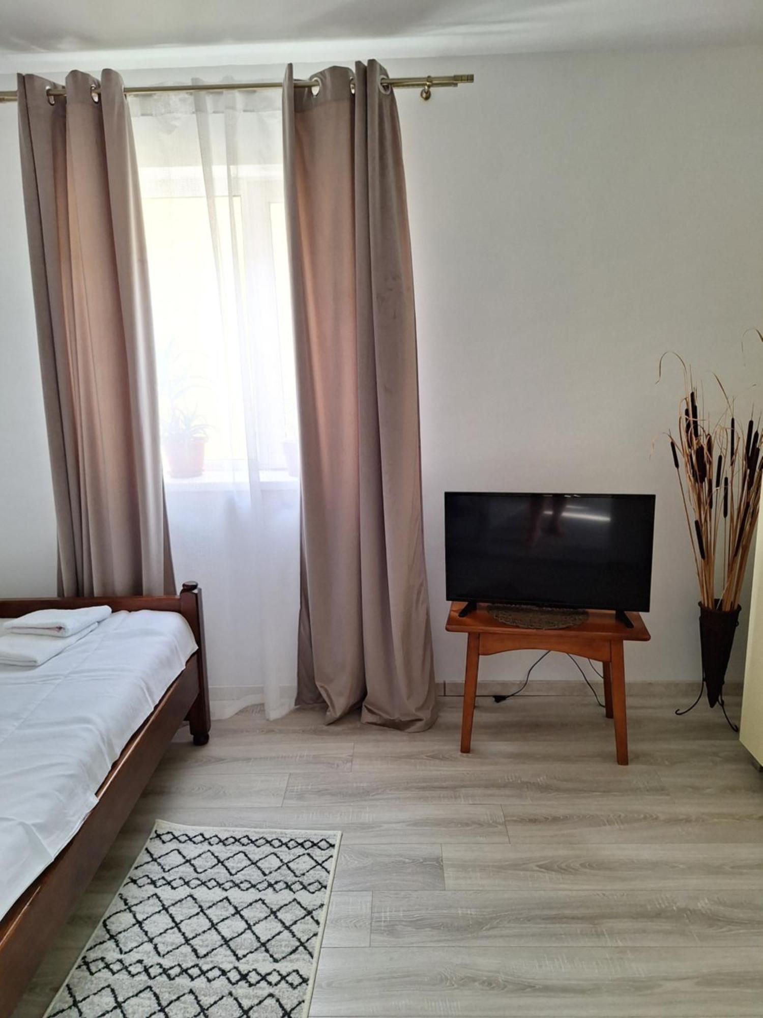 Miha'S Apartament Sulina Ngoại thất bức ảnh